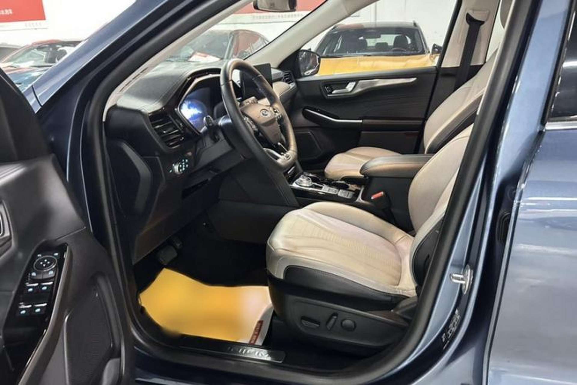 Used Ford Escape 2020 EcoBoost 245 Four-Wheel Drive Luxury Edition Interior 4