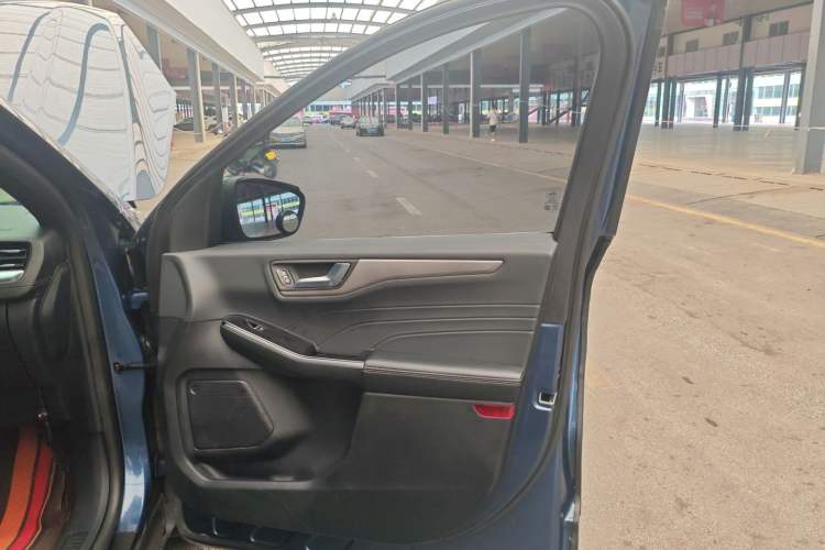 Used Ford Escape 2020 EcoBoost 245 Two-Wheel-Drive Titanium Edition Interior 5
