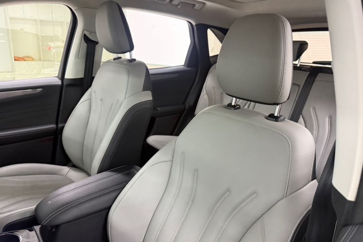 Used Ford Escape 2020 EcoBoost 245 Two-Wheel-Drive Comfort Edition Interior 5