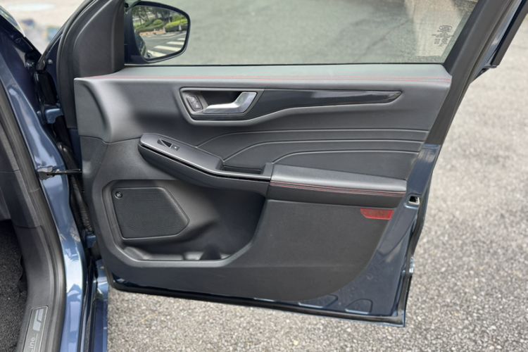Used Ford Escape 2020 EcoBoost 245 Four-Wheel Drive ST-LINE Deluxe Edition Interior 5