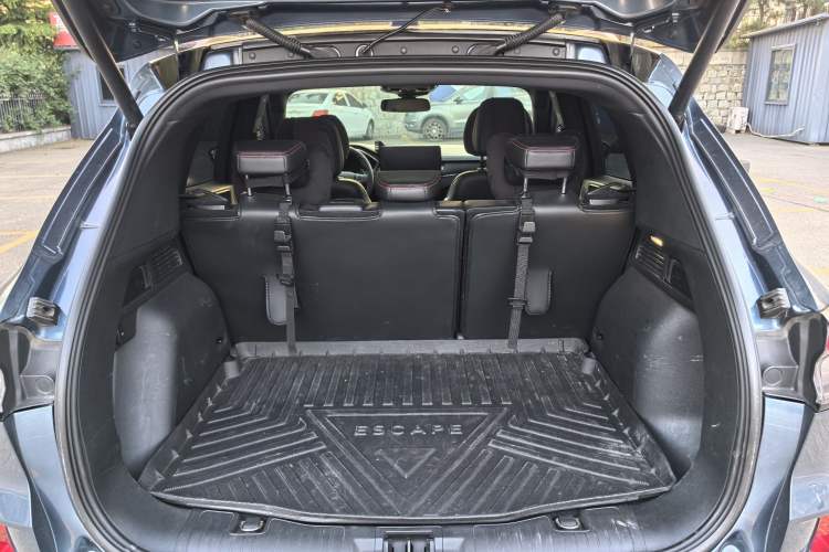 Used Ford Escape 2020 EcoBoost 245 Four-Wheel Drive ST-LINE Deluxe Edition Interior 5
