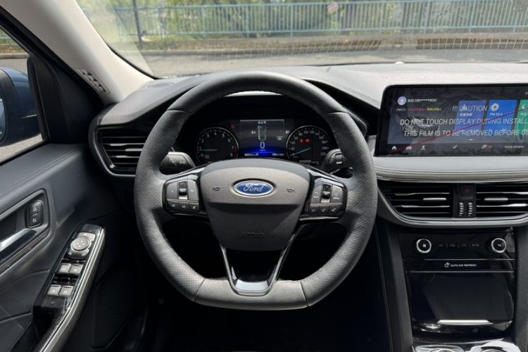 Used Ford Escape 2020 EcoBoost 245 Two-Wheel-Drive Titanium Edition Interior 5