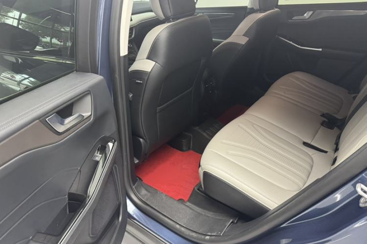 Used Ford Escape 2020 EcoBoost 245 Four-Wheel Drive Titanium Edition Interior 5