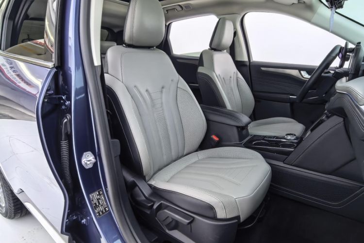 Used Ford Escape 2020 EcoBoost 245 Two-Wheel-Drive Titanium Edition Interior 5