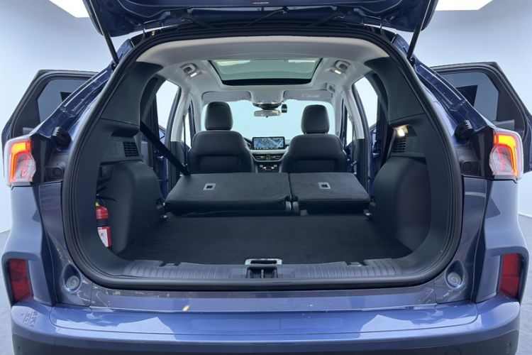 Used Ford Escape 2020 EcoBoost 245 Two-Wheel-Drive Titanium Edition Interior 5
