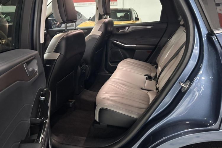 Used Ford Escape 2020 EcoBoost 245 Four-Wheel Drive Luxury Edition Interior 5