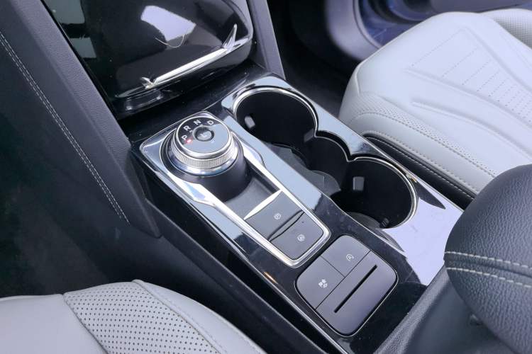 Used Ford Escape 2020 EcoBoost 245 Two-Wheel Drive Smart & Enjoyment Model Interior 6