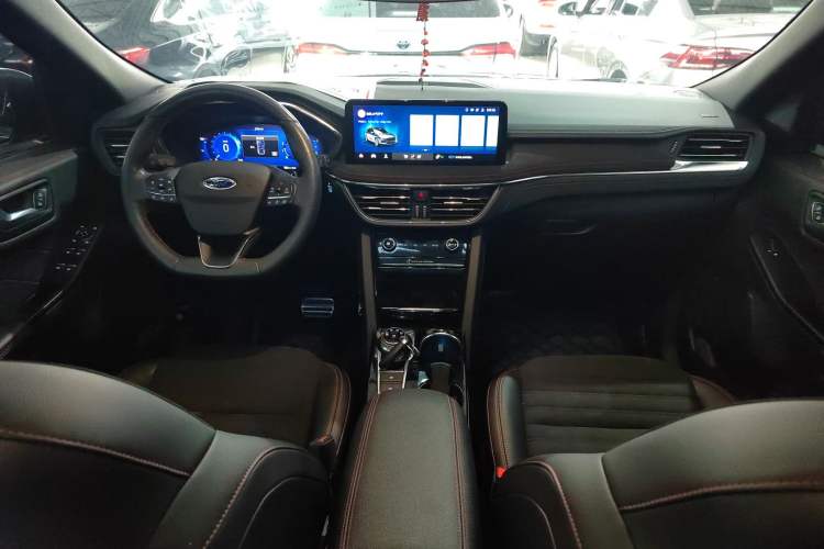 Used Ford Escape 2020 EcoBoost 245 Four-Wheel Drive ST-LINE Deluxe Edition Interior 6