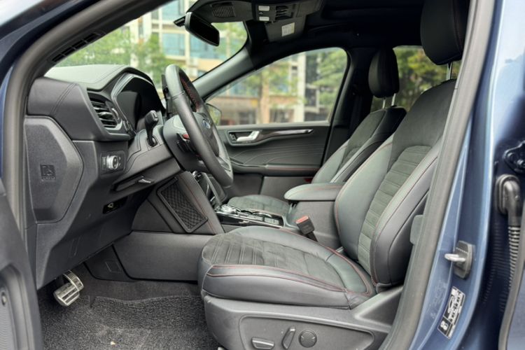 Used Ford Escape 2020 EcoBoost 245 Four-Wheel Drive ST-LINE Deluxe Edition Interior 6