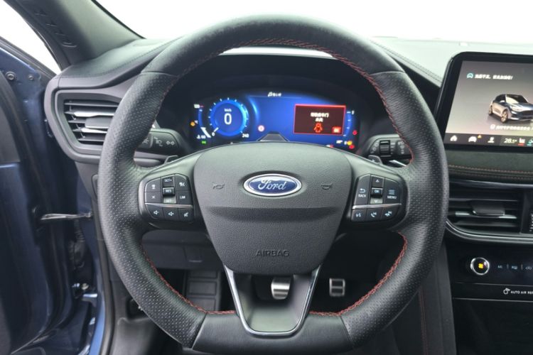 Used Ford Escape 2020 EcoBoost 245 Four-Wheel Drive ST-LINE Deluxe Edition Interior 6