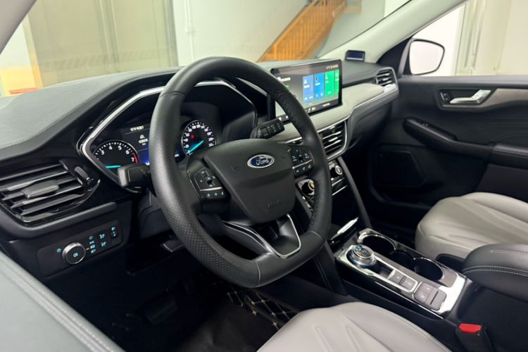 Used Ford Escape 2020 EcoBoost 245 Two-Wheel-Drive Comfort Edition Interior 6