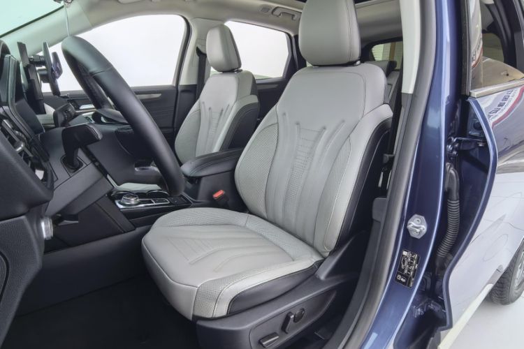 Used Ford Escape 2020 EcoBoost 245 Two-Wheel-Drive Titanium Edition Interior 6