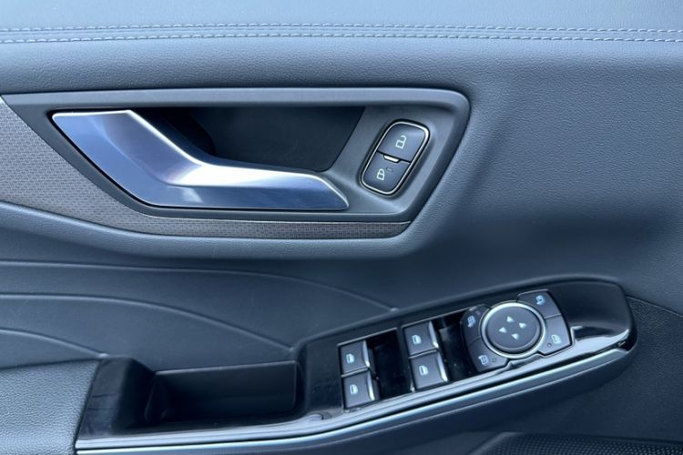 Used Ford Escape 2020 EcoBoost 245 Four-Wheel Drive Luxury Edition Interior 6