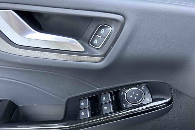 Used Ford Escape 2020 EcoBoost 245 Two-Wheel Drive Smart & Enjoyment Model Interior 7