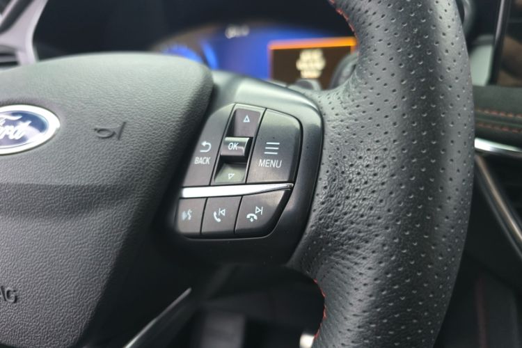 Used Ford Escape 2020 EcoBoost 245 Four-Wheel Drive ST-LINE Deluxe Edition Interior 7