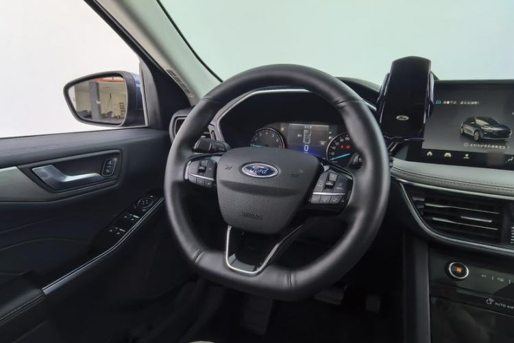 Used Ford Escape 2020 EcoBoost 245 Two-Wheel-Drive Titanium Edition Interior 7