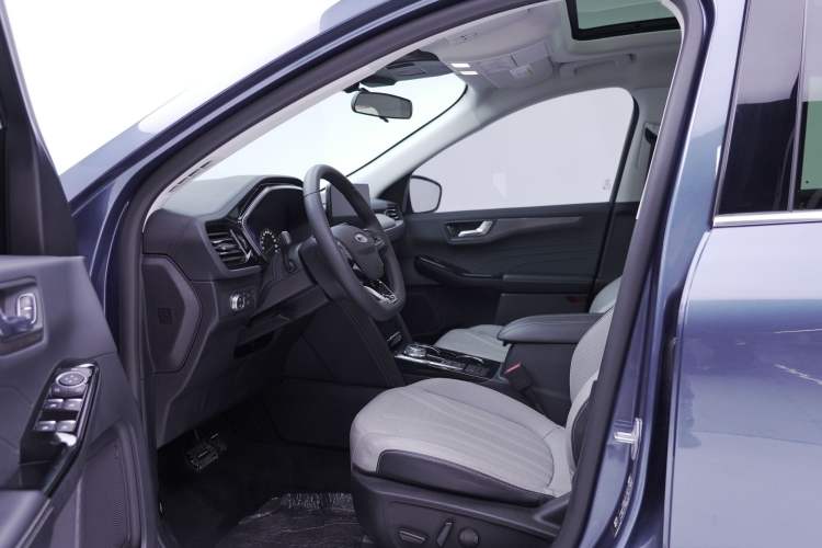 Used Ford Escape 2020 EcoBoost 245 Two-Wheel-Drive Titanium Edition Interior 7