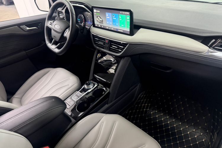Used Ford Escape 2020 EcoBoost 245 Two-Wheel-Drive Comfort Edition Interior 8