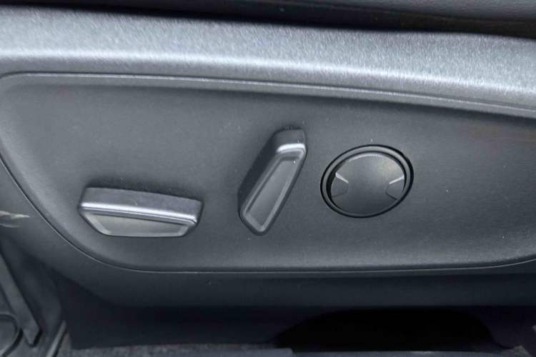Used Ford Escape 2020 EcoBoost 245 Two-Wheel Drive Smart & Enjoyment Model Interior 8