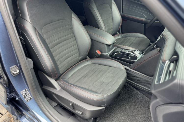 Used Ford Escape 2020 EcoBoost 245 Four-Wheel Drive ST-LINE Deluxe Edition Interior 8