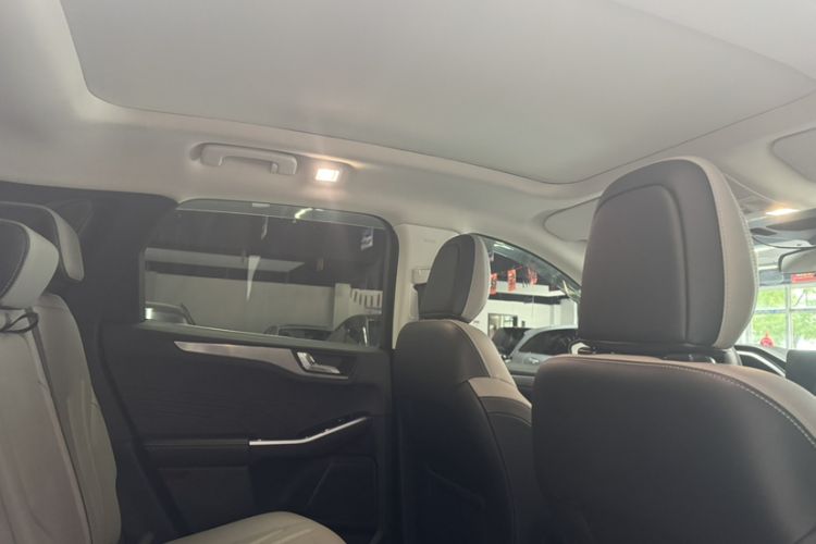 Used Ford Escape 2020 EcoBoost 245 Four-Wheel Drive Titanium Edition Interior 8