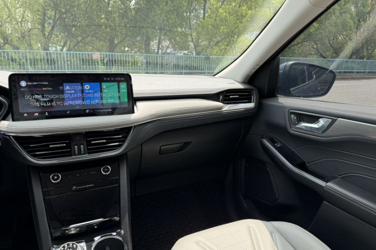 Used Ford Escape 2020 EcoBoost 245 Two-Wheel-Drive Titanium Edition Interior 8