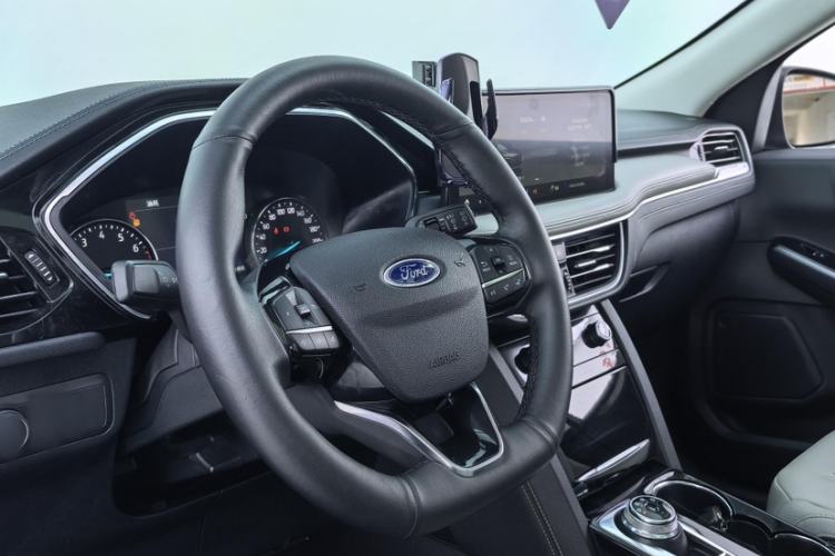Used Ford Escape 2020 EcoBoost 245 Two-Wheel-Drive Titanium Edition Interior 8