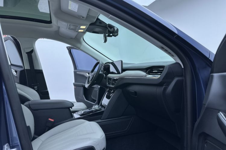 Used Ford Escape 2020 EcoBoost 245 Two-Wheel-Drive Titanium Edition Interior 8