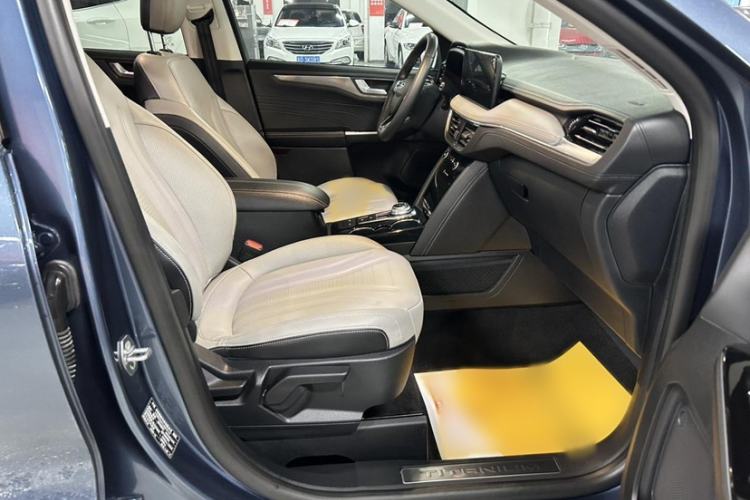 Used Ford Escape 2020 EcoBoost 245 Four-Wheel Drive Luxury Edition Interior 8