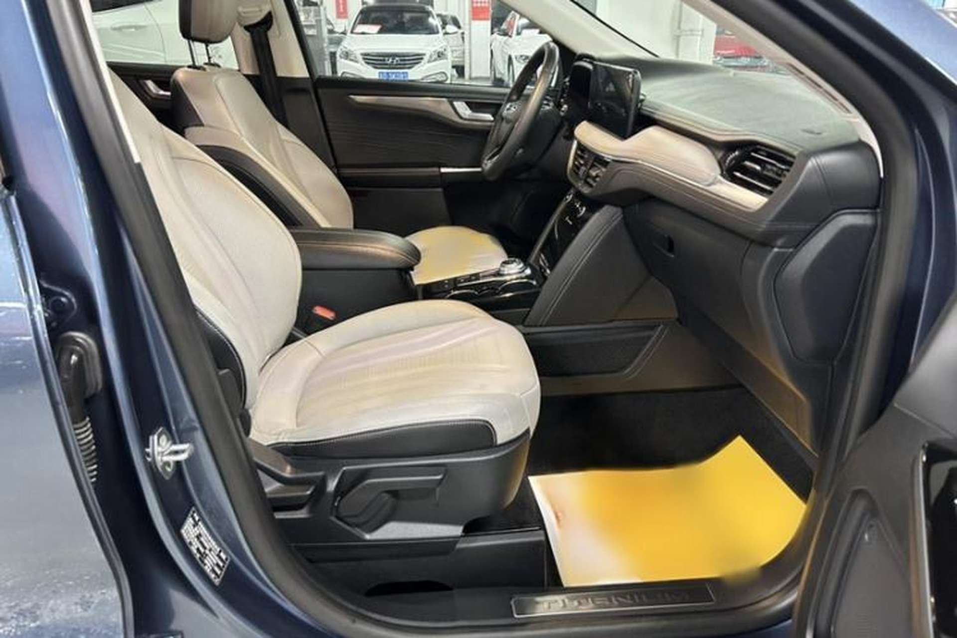 Used Ford Escape 2020 EcoBoost 245 Four-Wheel Drive Luxury Edition Interior 8