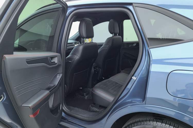 Used Ford Escape 2020 EcoBoost 245 Four-Wheel Drive ST-LINE Deluxe Edition Interior 8