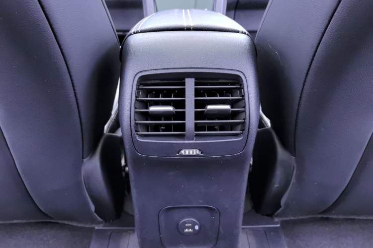 Used Ford Escape 2020 EcoBoost 245 Two-Wheel Drive Smart & Enjoyment Model Interior 9