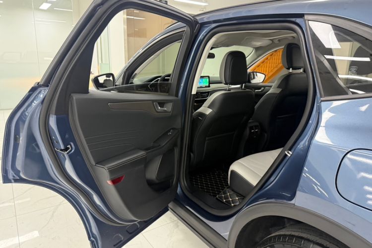 Used Ford Escape 2020 EcoBoost 245 Two-Wheel-Drive Comfort Edition Interior 9