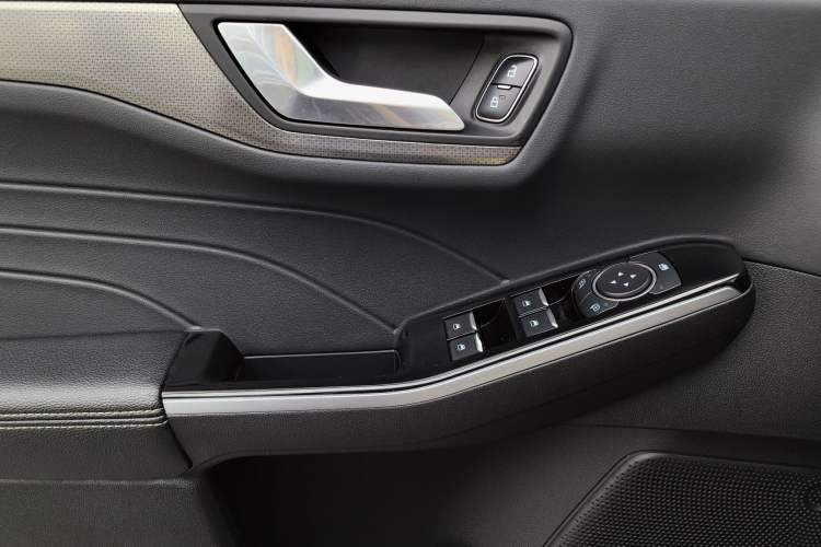 Used Ford Escape 2020 EcoBoost 245 Four-Wheel Drive Titanium Edition Interior 9