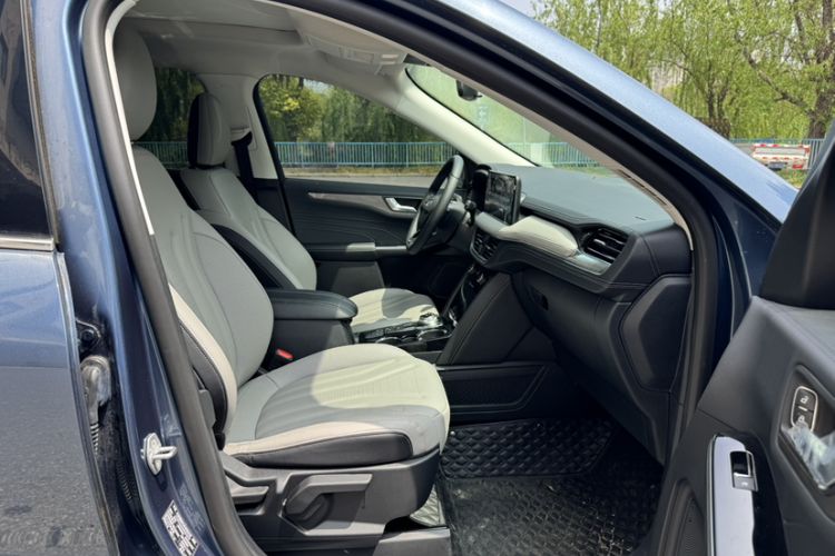Used Ford Escape 2020 EcoBoost 245 Two-Wheel-Drive Titanium Edition Interior 9