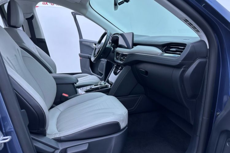 Used Ford Escape 2020 EcoBoost 245 Four-Wheel Drive Luxury Edition Interior 9