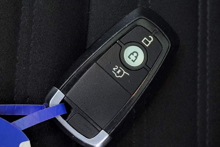 Used Ford Escape 2020 EcoBoost 245 Four-Wheel Drive ST-LINE Deluxe Edition Interior 9