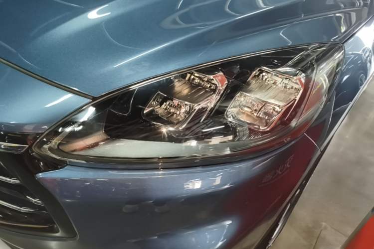 Used Ford Escape 2020 EcoBoost 245 Two-Wheel-Drive Titanium Edition Left Front Headlight