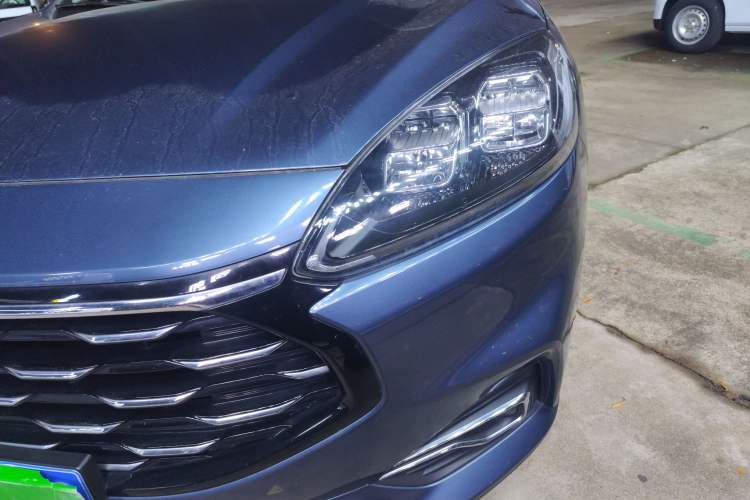 Used Ford Escape 2020 EcoBoost 245 Two-Wheel-Drive Titanium Edition Left Front Headlight