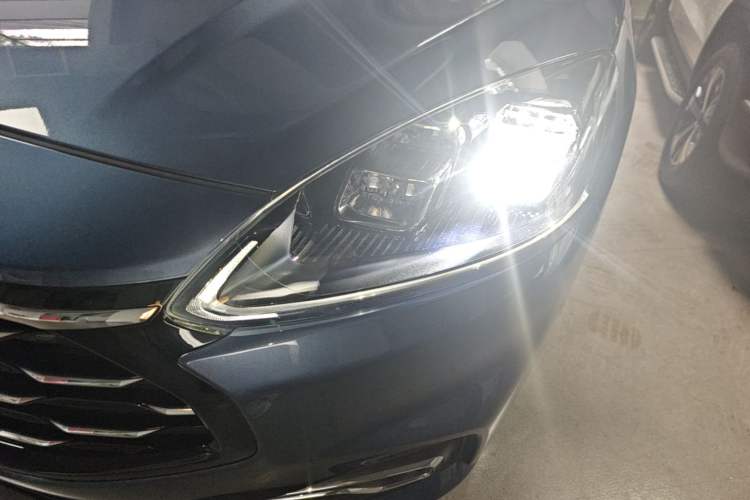 Used Ford Escape 2020 EcoBoost 245 Two-Wheel Drive Smart & Enjoyment Model Left Front Headlight