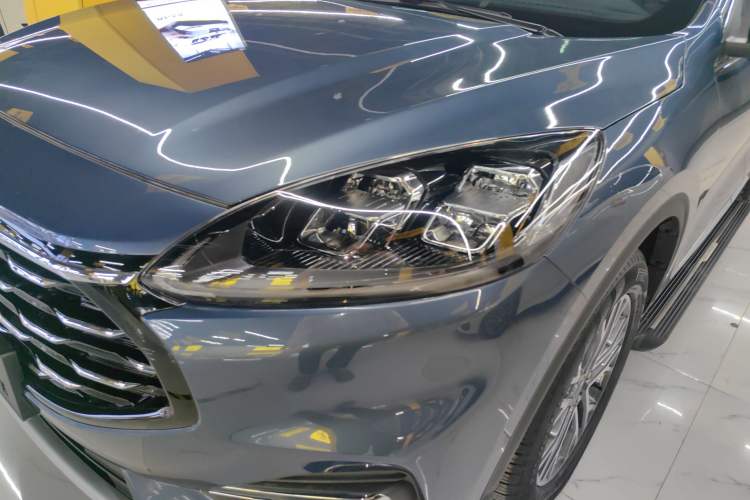 Used Ford Escape 2020 EcoBoost 245 Two-Wheel-Drive Titanium Edition Left Front Headlight