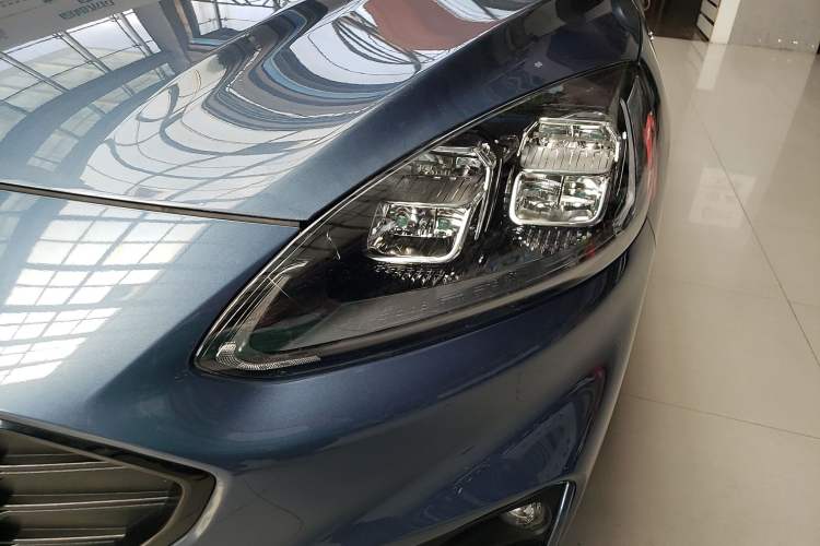 Used Ford Escape 2020 EcoBoost 245 Four-Wheel Drive ST-LINE Deluxe Edition Left Front Headlight