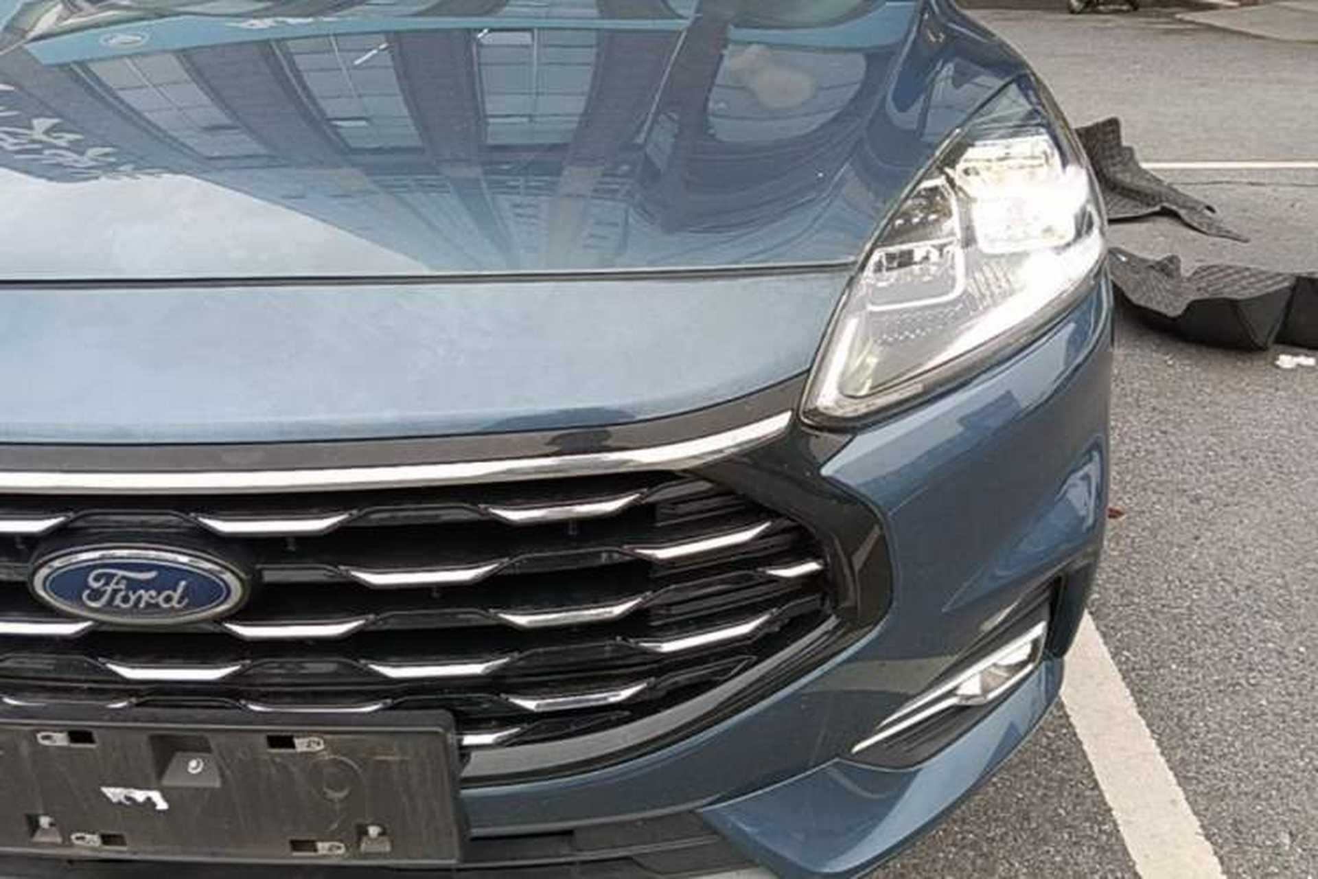 Used Ford Escape 2020 EcoBoost 245 Four-Wheel Drive Luxury Edition Left Front Headlight