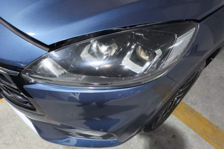 Used Ford Escape 2020 EcoBoost 245 Two-Wheel-Drive Comfort Edition Left Front Headlight