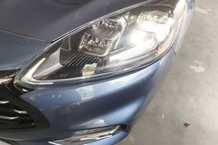Used Ford Escape 2020 EcoBoost 245 Two-Wheel Drive Smart & Enjoyment Model Left Front Headlight