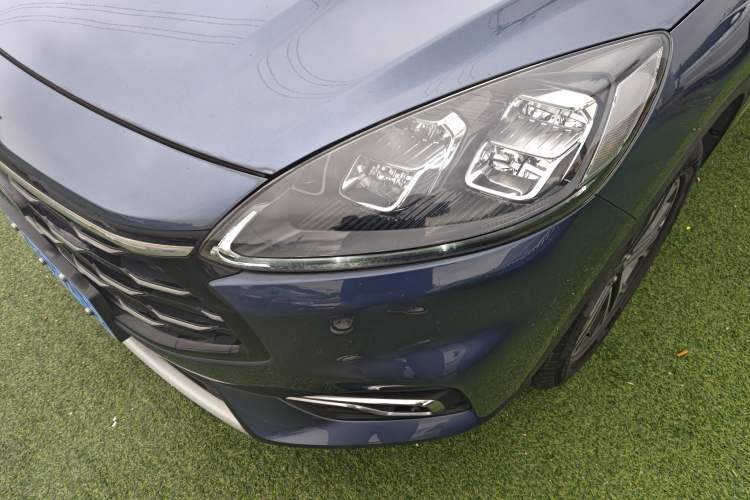 Used Ford Escape 2020 EcoBoost 245 Two-Wheel-Drive Titanium Edition Left Front Headlight