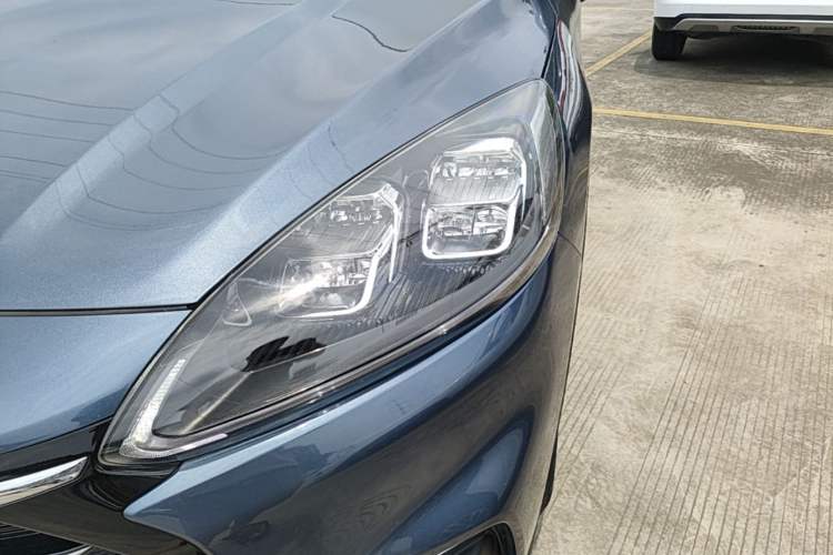 Used Ford Escape 2020 EcoBoost 245 Two-Wheel-Drive Titanium Edition Left Front Headlight
