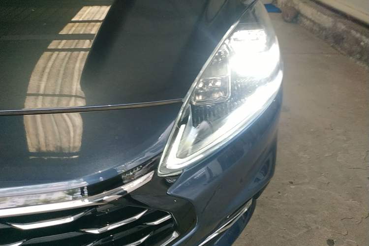 Used Ford Escape 2020 EcoBoost 245 Two-Wheel-Drive Titanium Edition Left Front Headlight