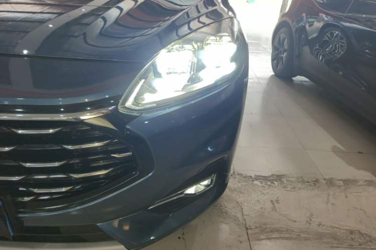 Used Ford Escape 2020 EcoBoost 245 Four-Wheel Drive Luxury Edition Left Front Headlight