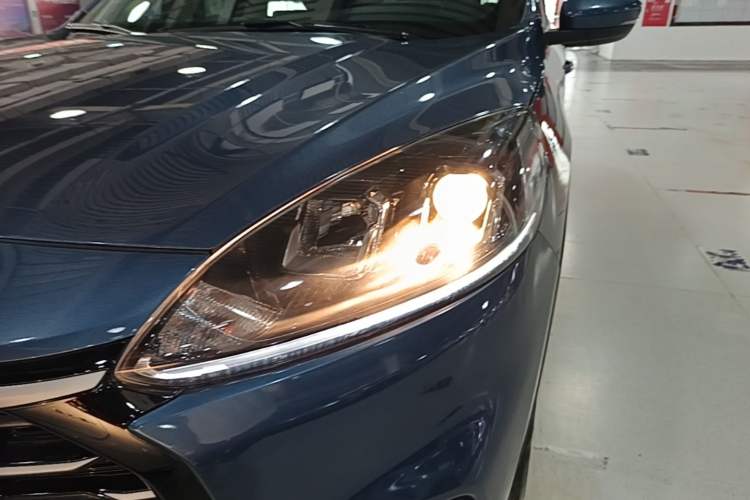 Used Ford Escape 2020 EcoBoost 245 Two-Wheel-Drive Comfort Edition Left Front Headlight